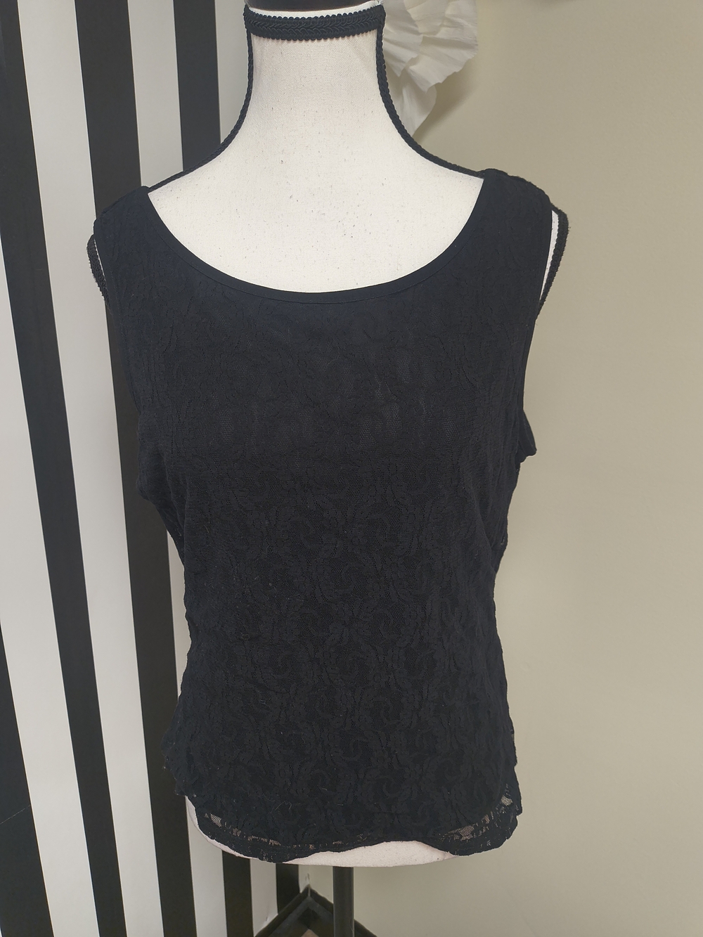 kathy ireland Black Lace Scoop Neck Tank - Picture 2 of 4